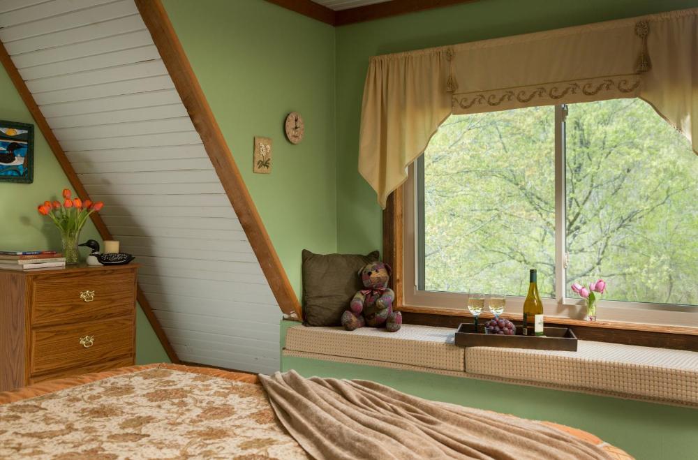 Queen Room interior